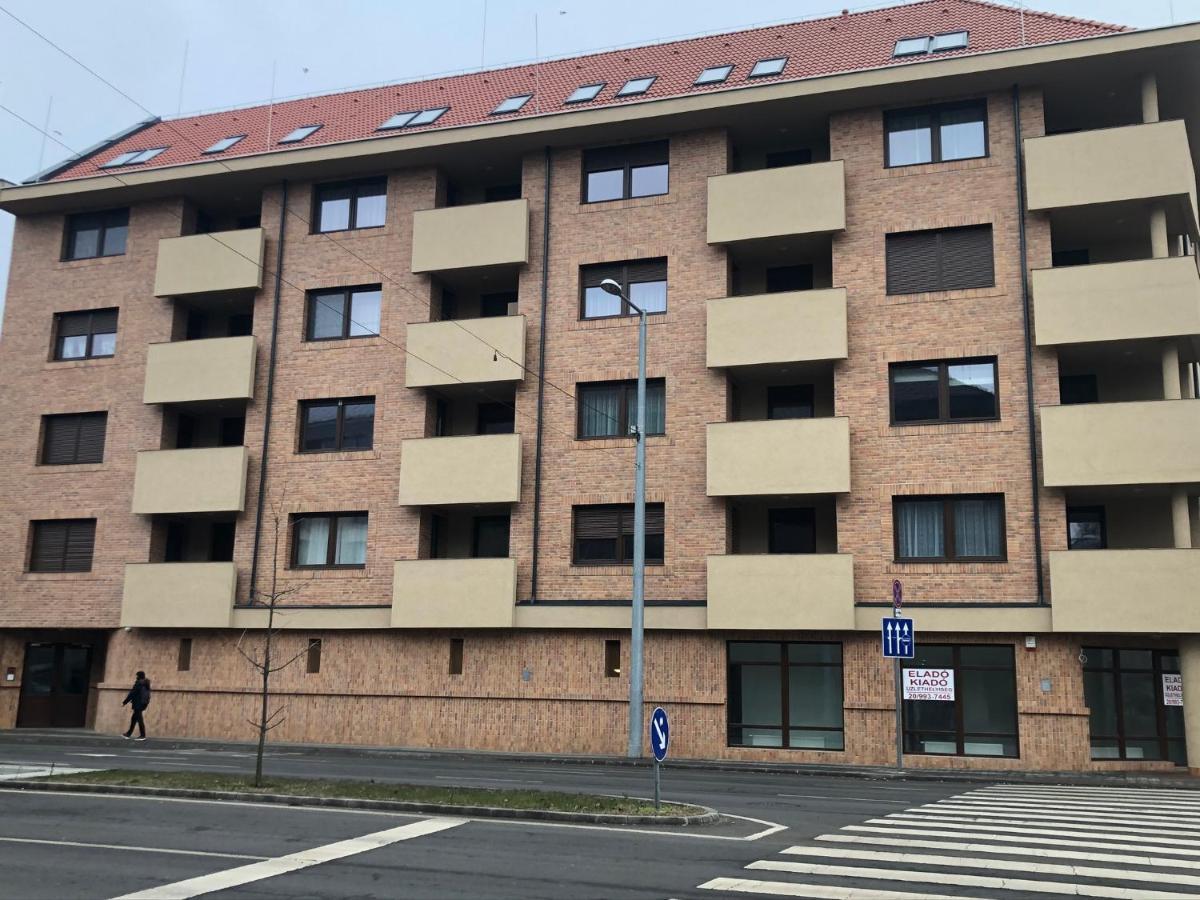 Diamond Apartman Debrecen Exteriör bild