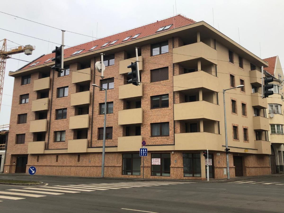Diamond Apartman Debrecen Exteriör bild